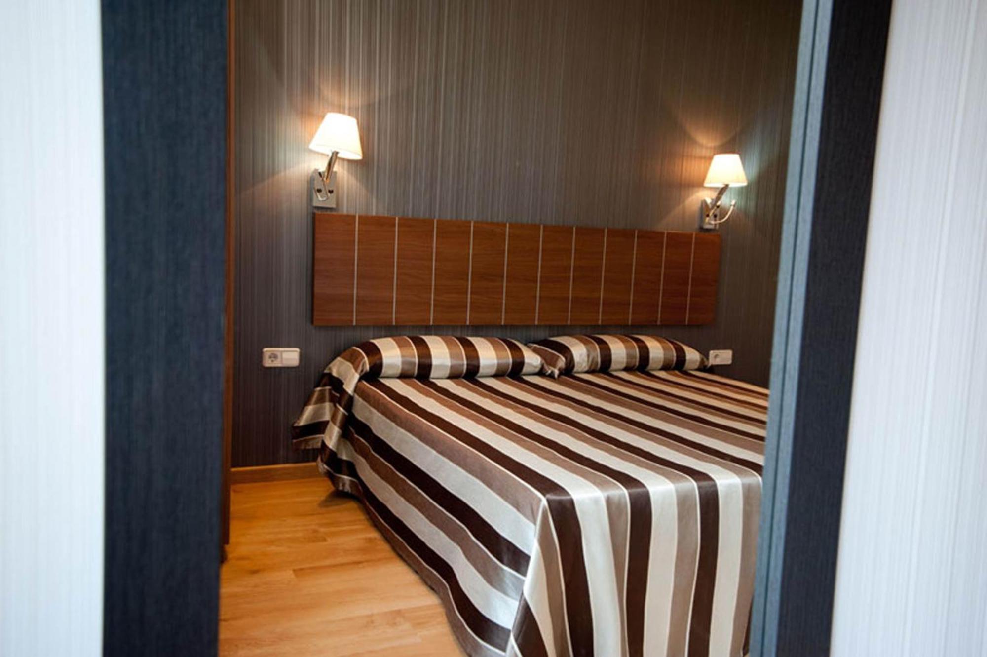 Hostal Bcn 46 — Photos 1